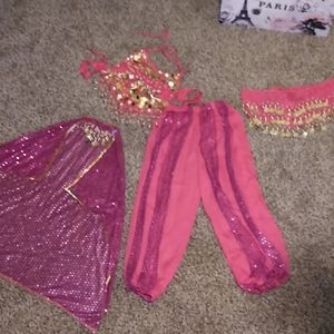 Girls dress up Arabian outfit